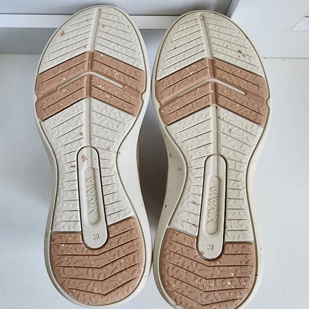 Vivaia Women 39 US 8/8.5 Knit Slip-On Round Toe Urban Boots Sand Tan Waterproof